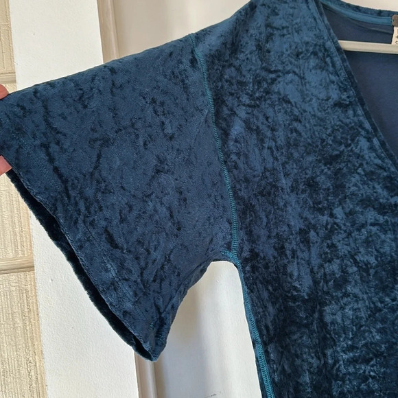 Free People We the Free Crushed Velvet Luxe Tunic Top Jewel Blue Small - Picture 4 of 8